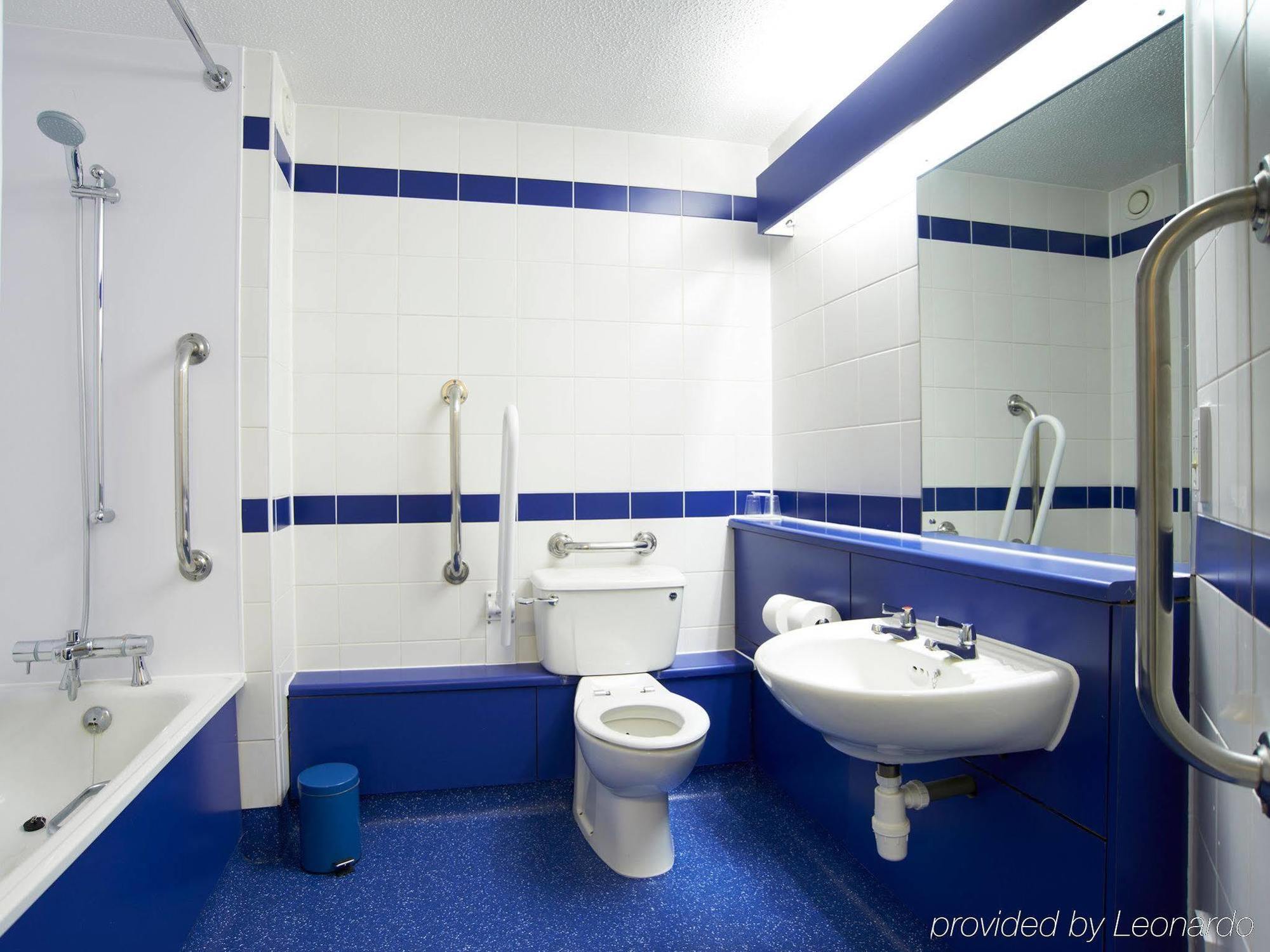 Travelodge Bristol Central Anchor Road Exterior foto